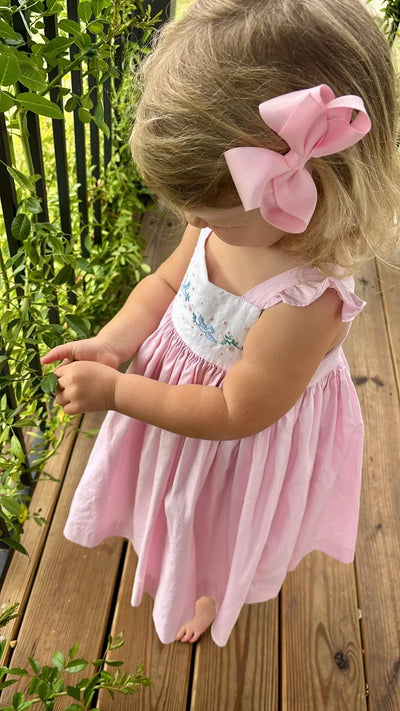 THE GIFT OF TIME : FINDING A PEACEFUL RHYTHM BETWEEN HOMESCHOOLING, THE JOY OF COOKING AND HOMEMAKING